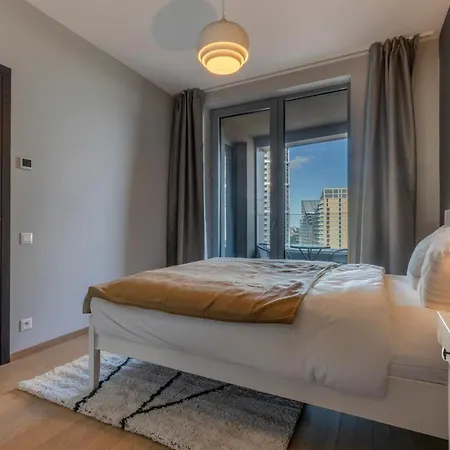 Skypark With Free Parking Apartment *