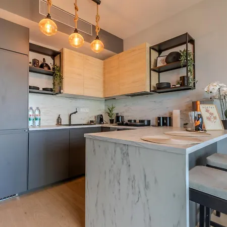 Skypark With Free Parking Apartment *